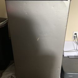 Frigiaire mini Fridge