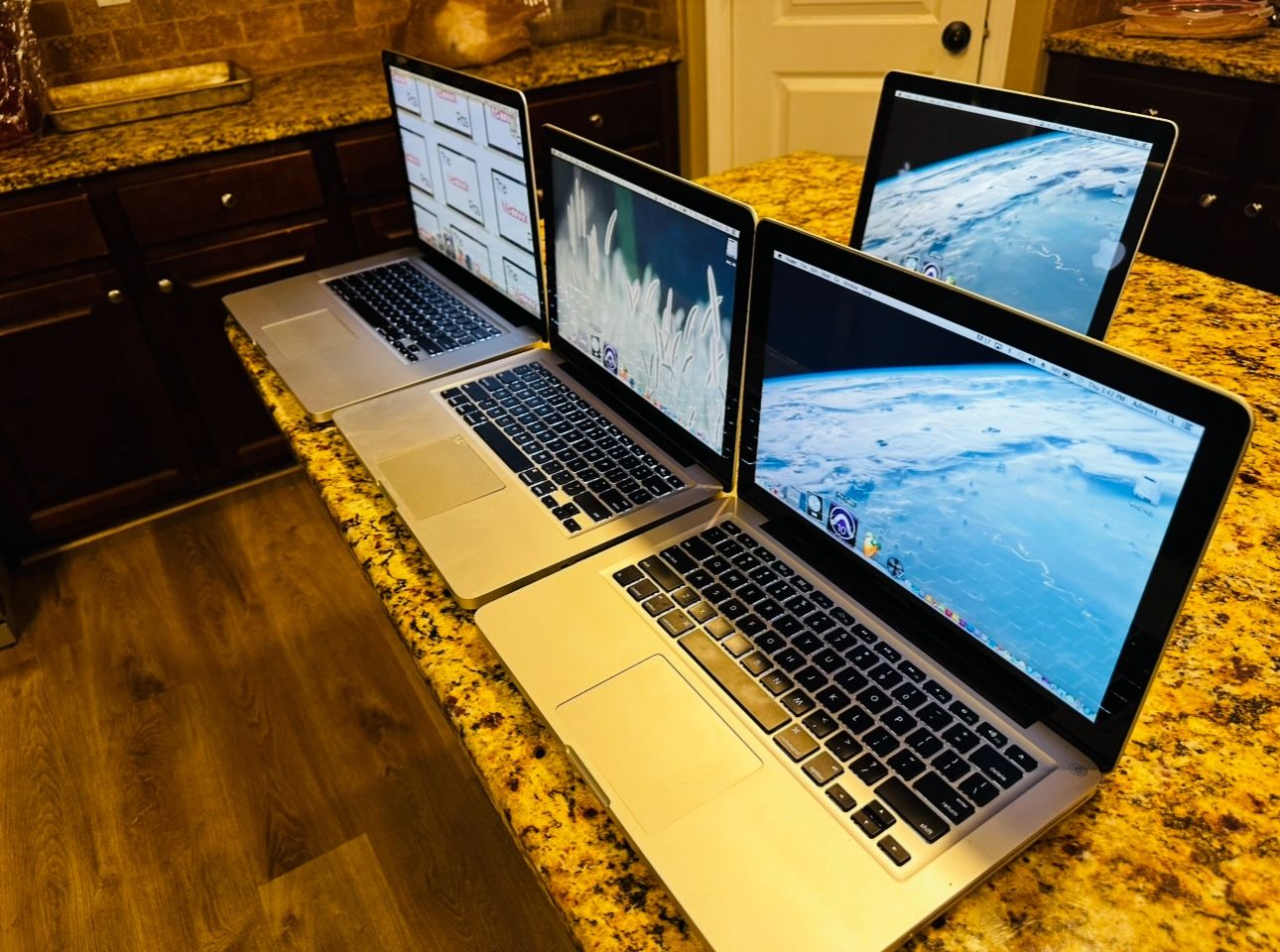 Fully Loaded MacBook Pro Retina 8gig ram SSD Loaded with Audio & Video Recording Editing Software Logic X, Waves bundle Fully Loaded Plugins Galore F