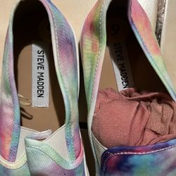 Woman Sneakers Size 9