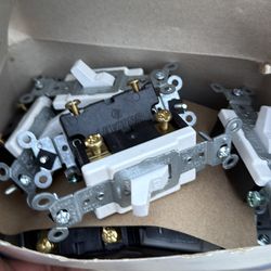 Single pole toggle switch