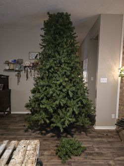 12 Ft Very Full Christmas Tree READ INFO 