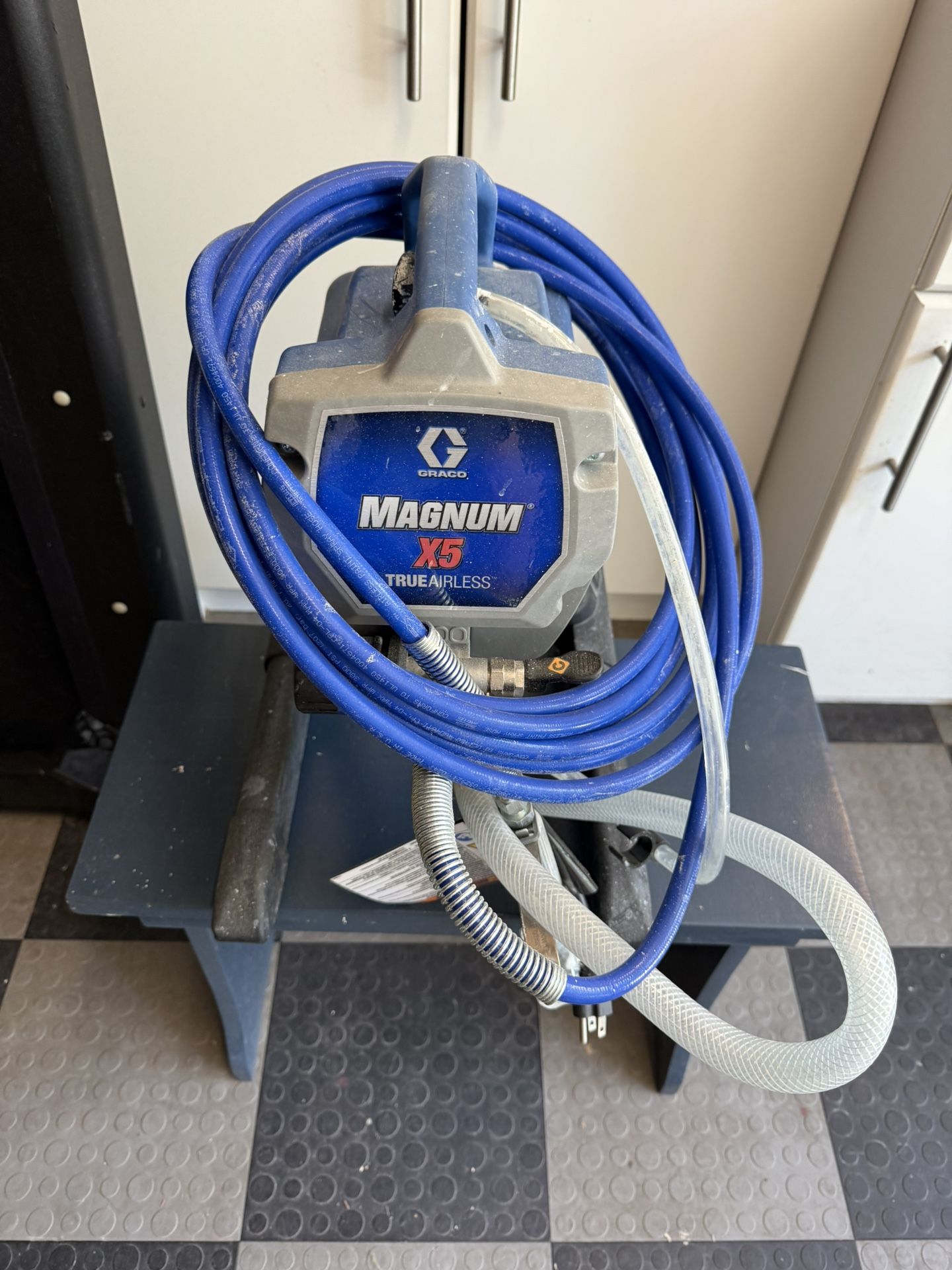 Graco Magnum 262800 X5 Stand Airless Paint Sprayer, Blue