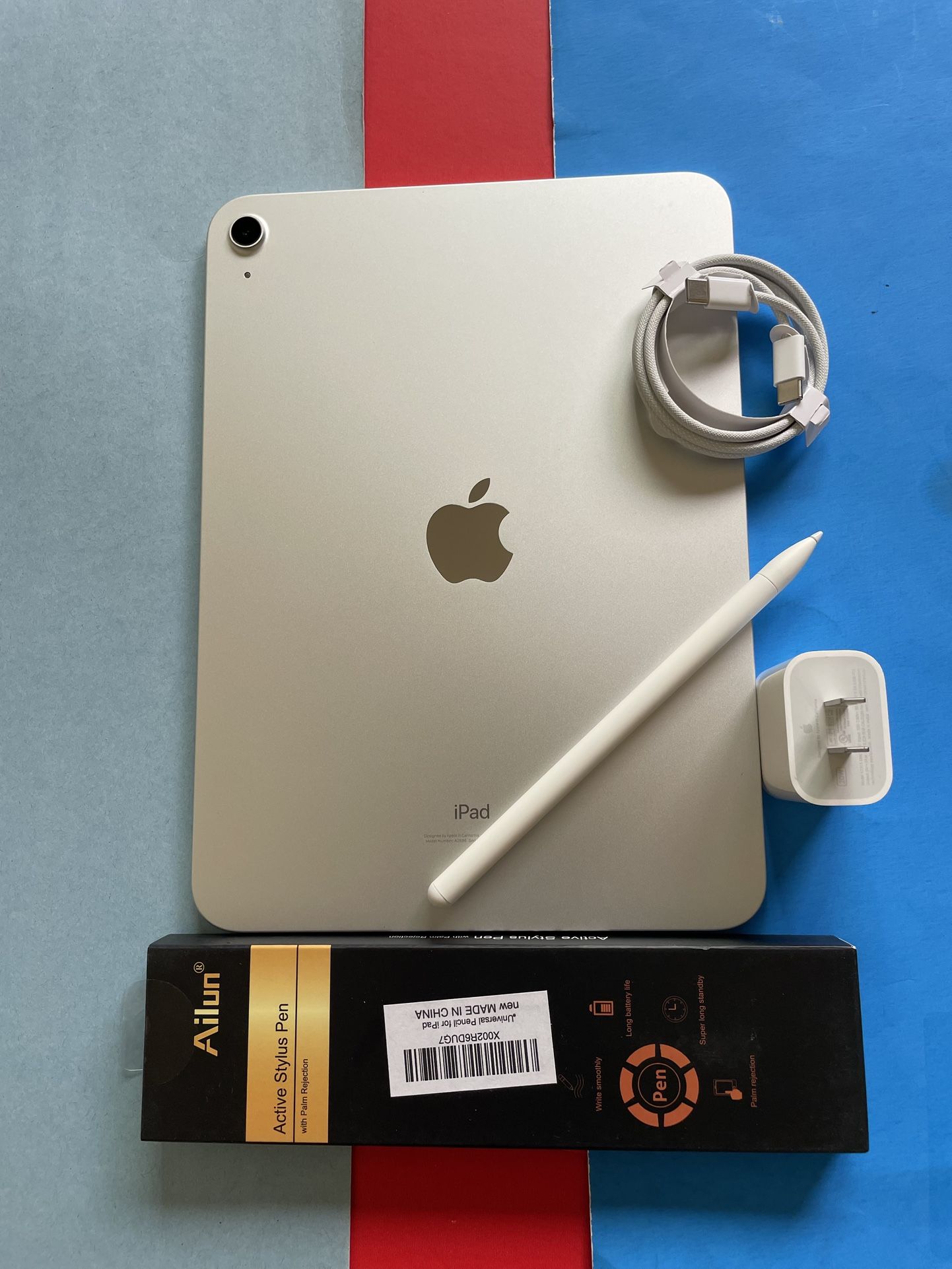 256gb Apple IPad 10th Generation (10.9” Liquid / 2022 model) with pen, keyboard, case & Accessories (warranty 2026) 