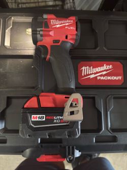 Milwaukee M18 FUEL 3/8” Impact Wrench Kit w/ XC5.0 Battery