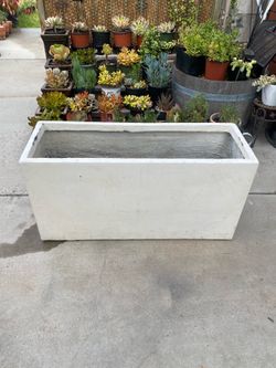 Narrow planter box