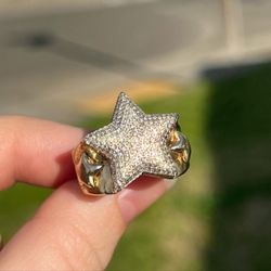 Solid 10k gold & natural diamond star ring! Heavy quality piece !