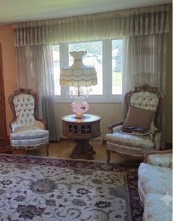 Vintage French Provincial / Louis XV Style Living Room Furniture Set – Excellent Condition