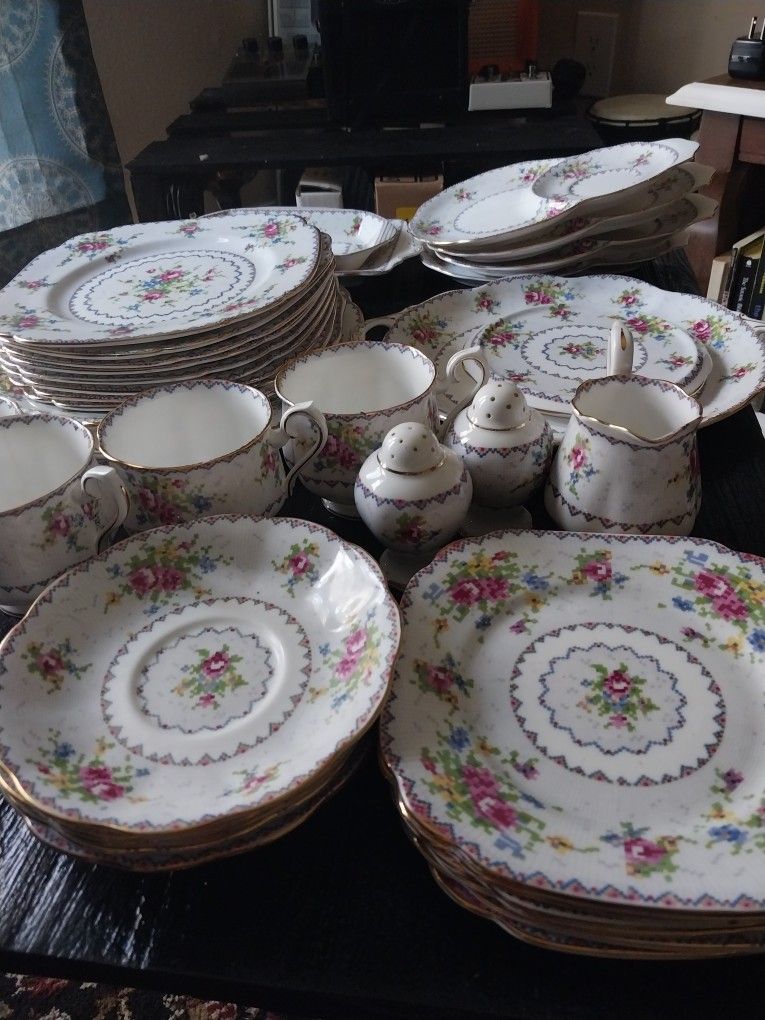 King Albert (Pixel Flowers) Bone China Set