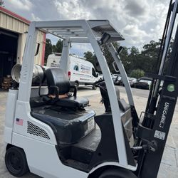 Forklift 