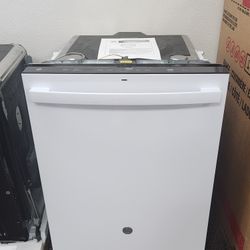 24 in. Top Control Built-In Tall Tub
Dishwasher in White with 3rd Rack,
Bottle Jets and 45 dBA