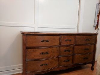 Duncan Phyfe-style 9 Drawer Chest