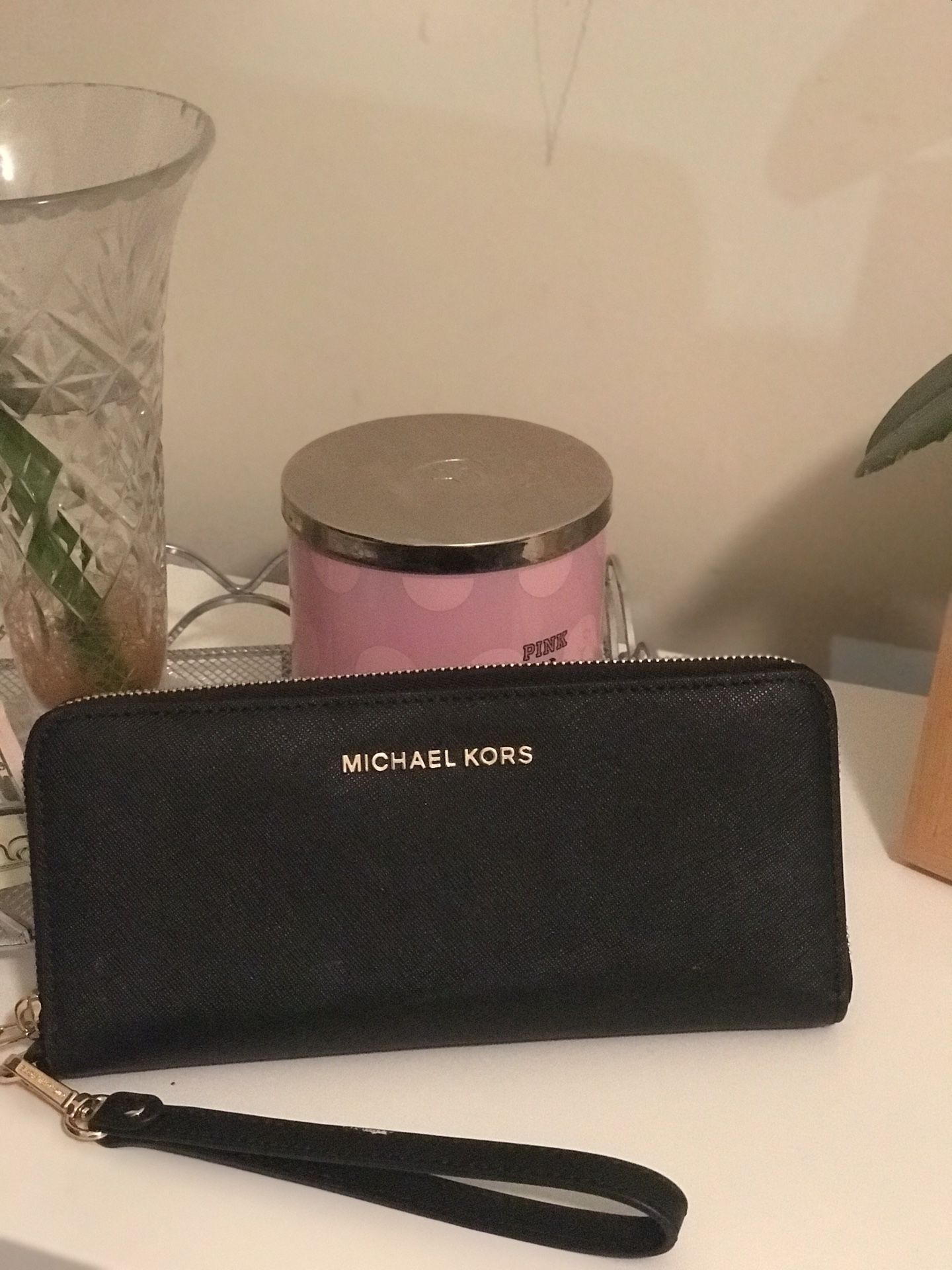 lather wallet lather black brand Micheal Kors