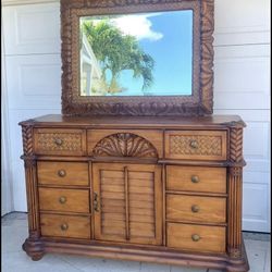Beautiful Dresser With Mirror 