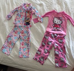 Girls Fleece Pajamas Size 4T Hello Kitty And Minions