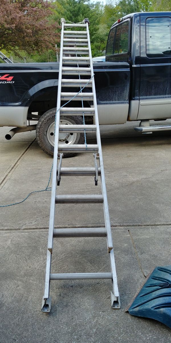 28 ft Extension Ladder for Sale in Richmond Heights, OH OfferUp