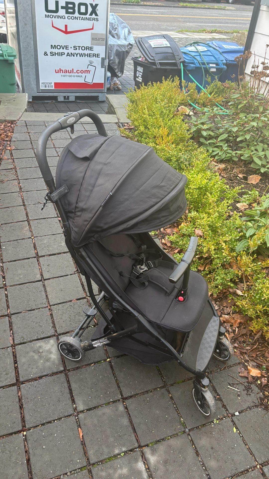 Travel Stroller - $20 IF PICK UP BEFORE 12/09
