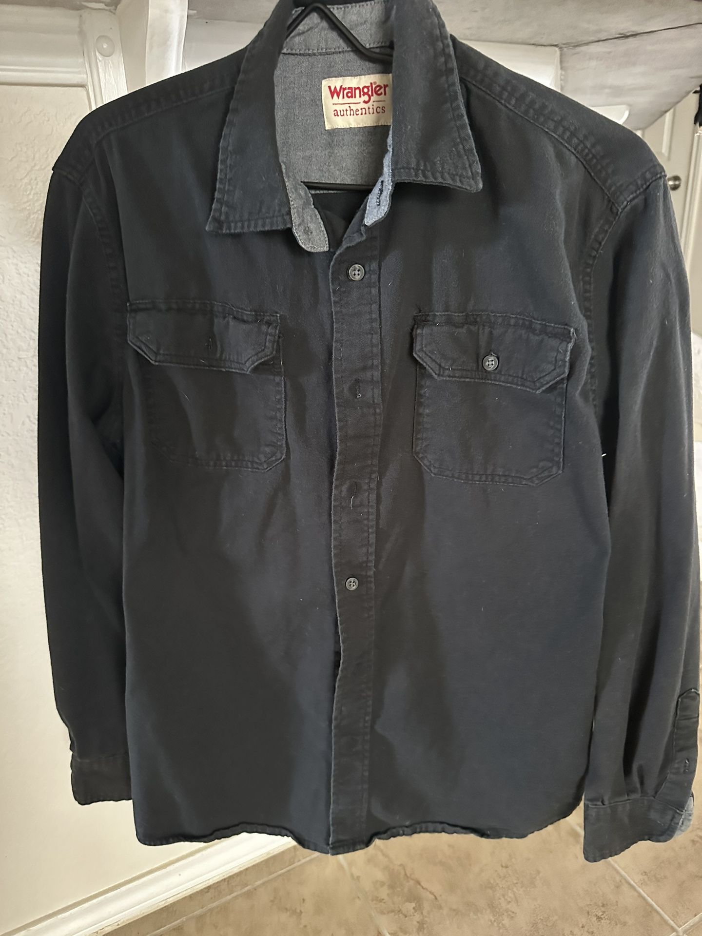 Wrangler Men’s Casual Long Sleeved Shirt - Size M