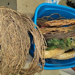 Bucket Of Wreath Forms 