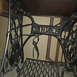     Singer Sewing Machine