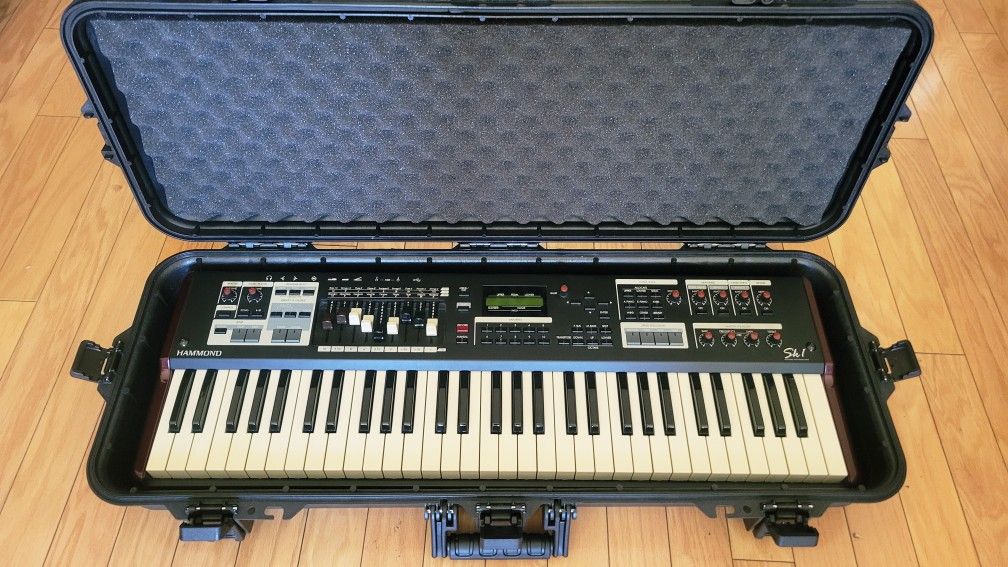 Hammond Organ Sk1 61 Key with Hardshell Case