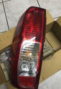 Lus izquierda de atrás de Nissan frontier 2006