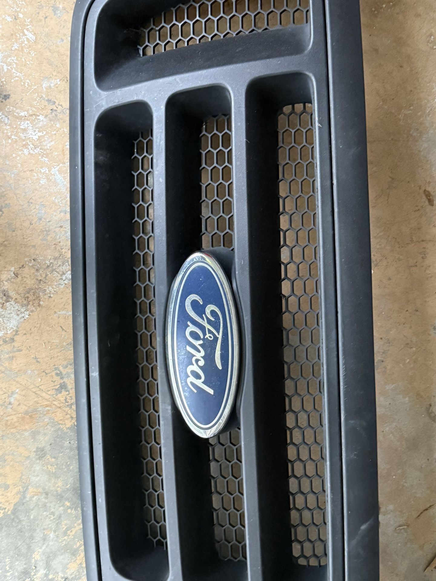 04-08 Ford F150 grill