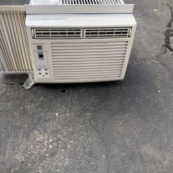 Very Good Condition Frigidaire Air Conditioner 