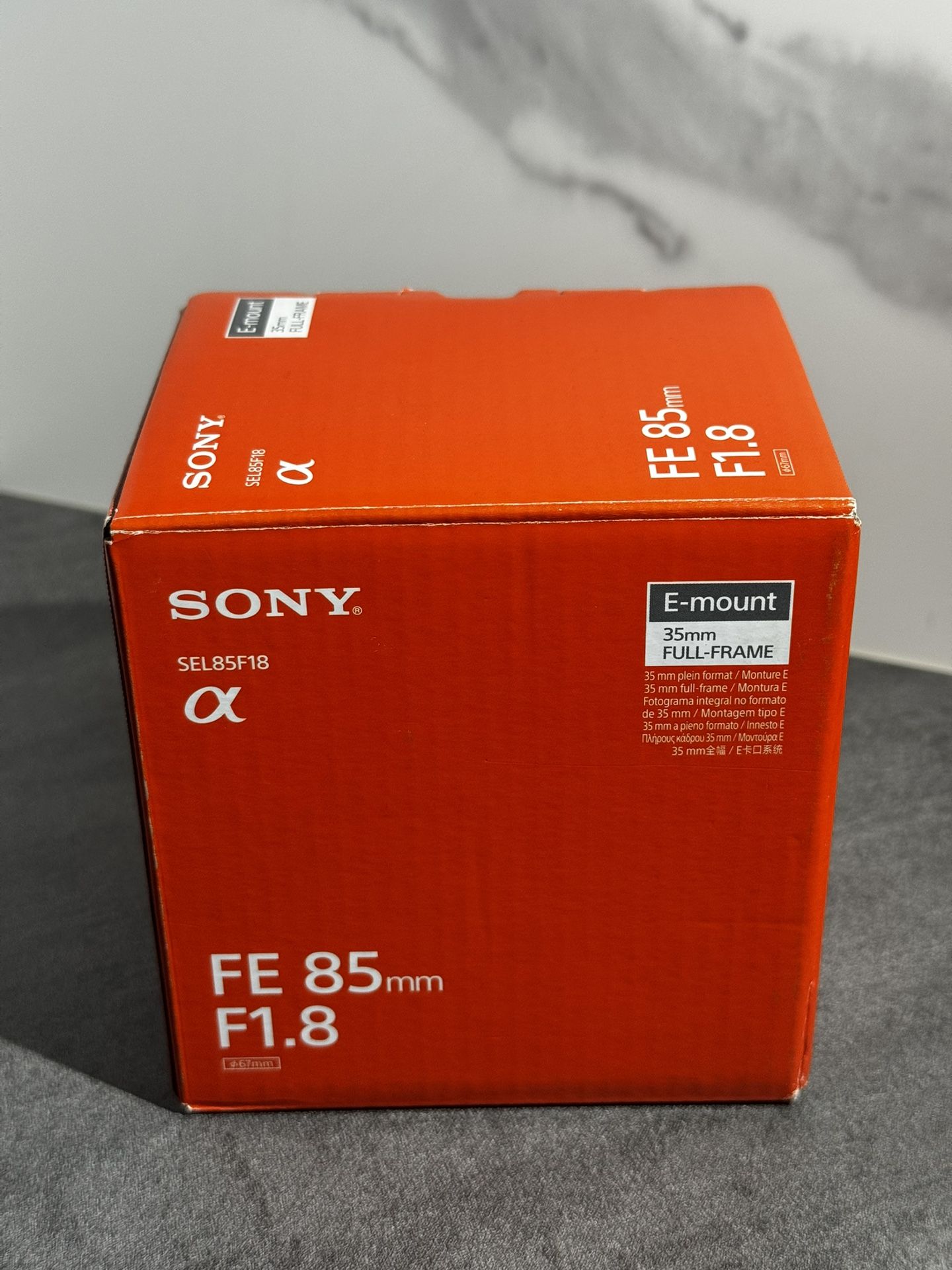 Sony 85mm f/1.8 w/UV Filter + Pouch