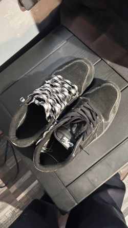 Travis Scot’s size 9’5