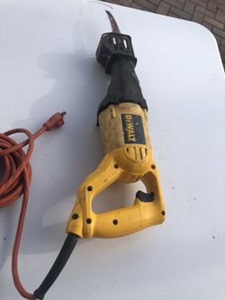 SAW Saw.  DEWALT 
