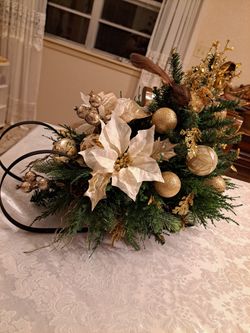 Christmas Table Arrangement
