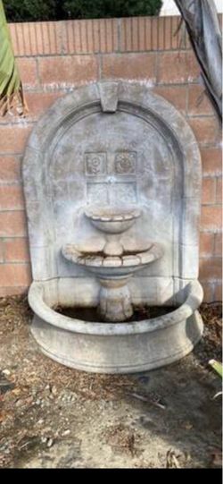 Large Outdoor Wall Fountain with Basin