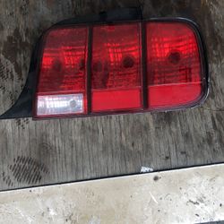 Right Tail Light For 2005-2009 Ford Mustang