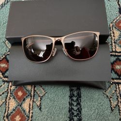 Women’s sunglasses with case