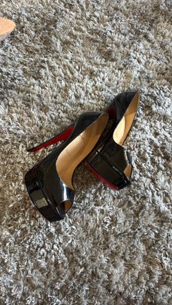 WOMENS HEELS SIZE 7.5 CHRISTIAN LOUBOUTIN