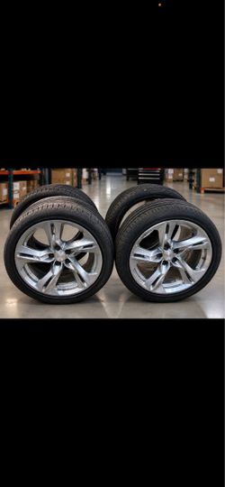 Camaro SS  • Front: 245/40R20 • Rear: 275/35R20