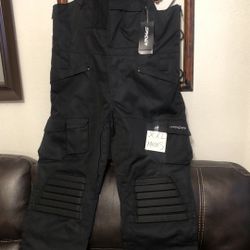 MENS AND WOMENS SKI SUITS NEW WITH TAG  ASKING 100 CASH ONLY AVAILABLE 