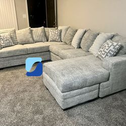 NEW Cozy Sectional Couch W / Free Delivery!