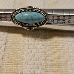 Beautiful Turquoise ring.

Boho Turquoise Gemstone Geometric Alloy Metal Ring. Size is about 8.25  see pictures on a ring sizer.

Alloy jewelry is a g