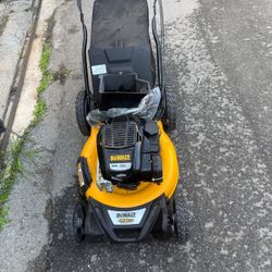 Dewalt 21 in. 163cc Briggs and Stratton 725Exi Engine Rear Wheel Drive 3-in-1 Gas Self Propelled Walk Behind Lawn Mower