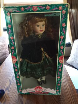 Collection Porcelain Doll 