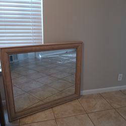 Dinning room table n mirror