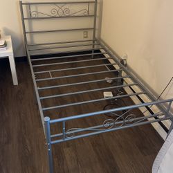 Bed Frame - Twin/full Silver