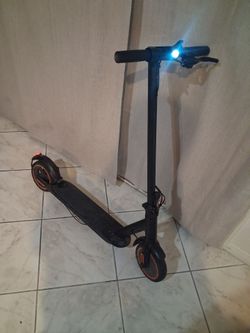 Xiaomi M365 e scooter like new just needs charger