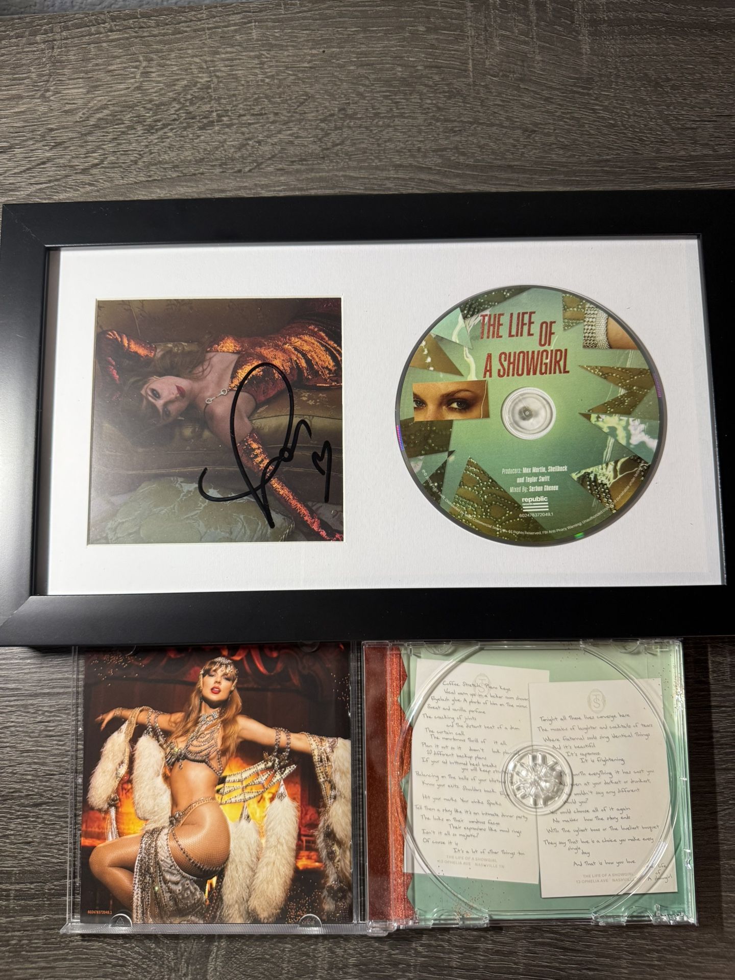 TAYLOR SWIFT SIGNED AND FRAMED THE LIFE OF A SHOWGIRL #2 CD AUTOGRAPH
