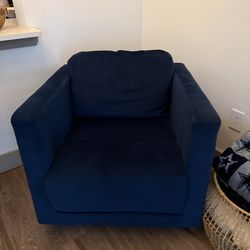 Modern Navy Accent Chair – Cozy + Stylish (Perfect Condition)