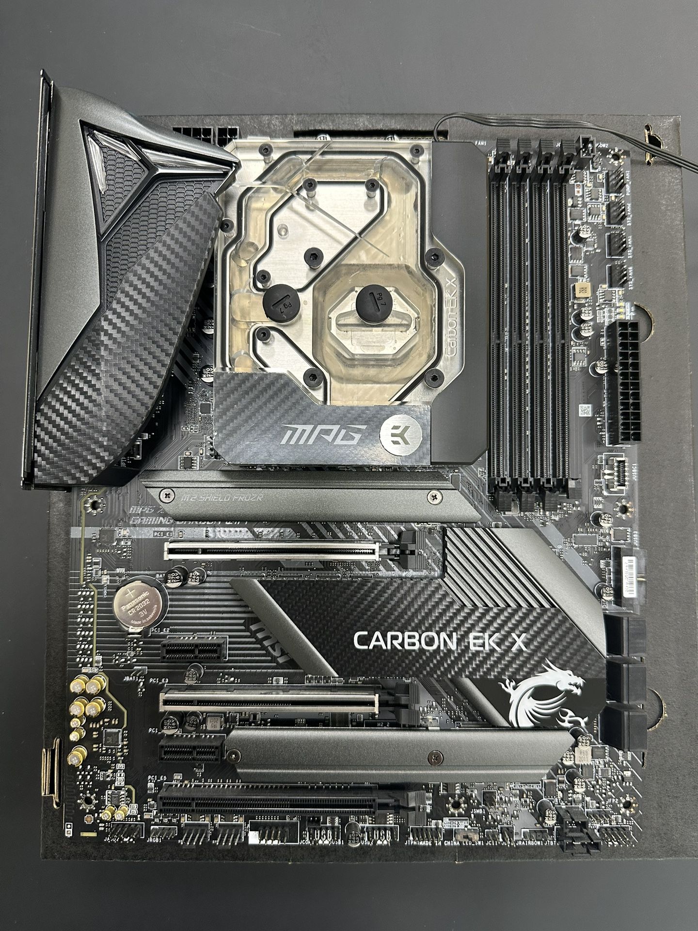 MSI MPG Carbon Z490 + I9 10900k