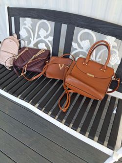 Bolsas buenas condisiones $15 ,cada una