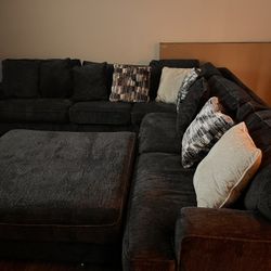 Lavernett 4 Pc Sectional 