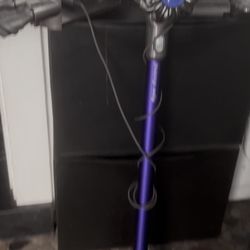 Dyson V6 Animal Cordless Vacuum – For Parts / Repair w/ Attachments